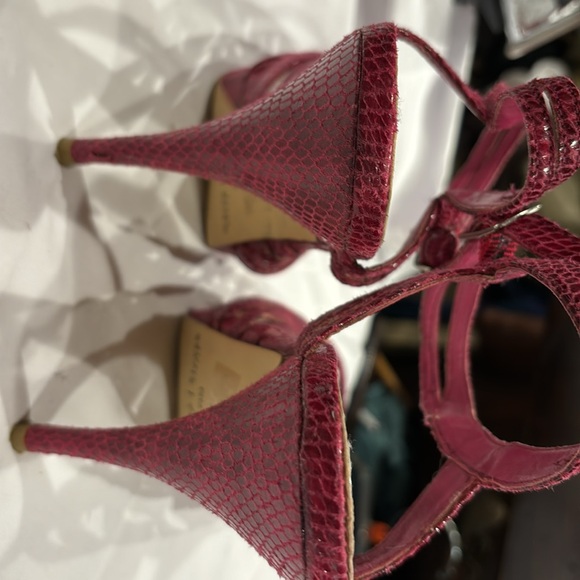 Heels - Picture 8 of 11